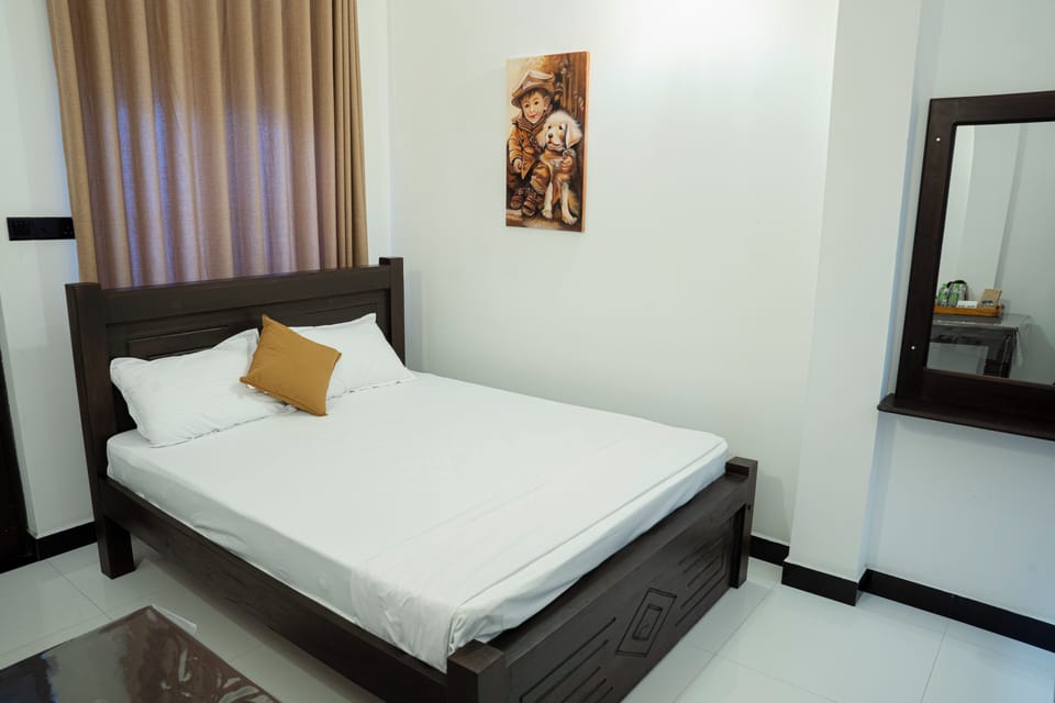 Deluxe Double Room, Mountain View | Desk