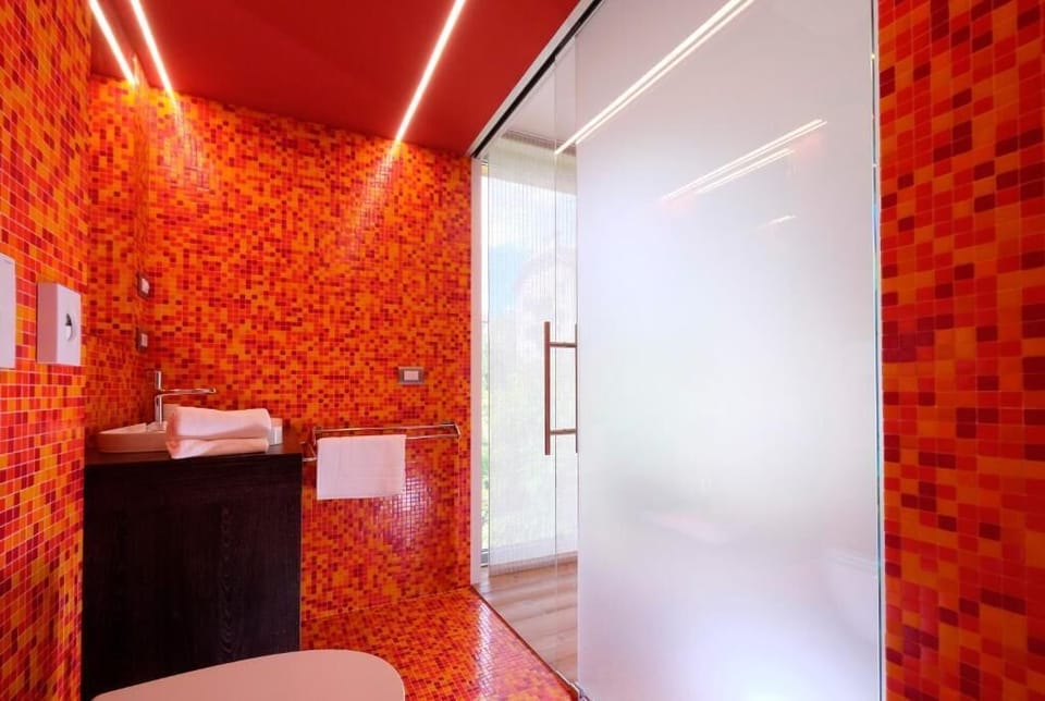 Shower, rainfall showerhead, towels