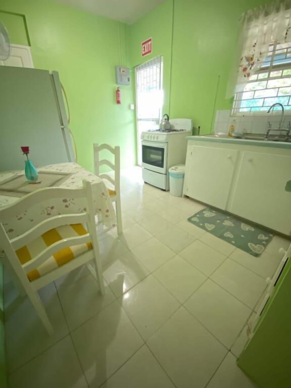 Basic Apartment, Kitchen | Private kitchen | Fridge, microwave, oven, stovetop