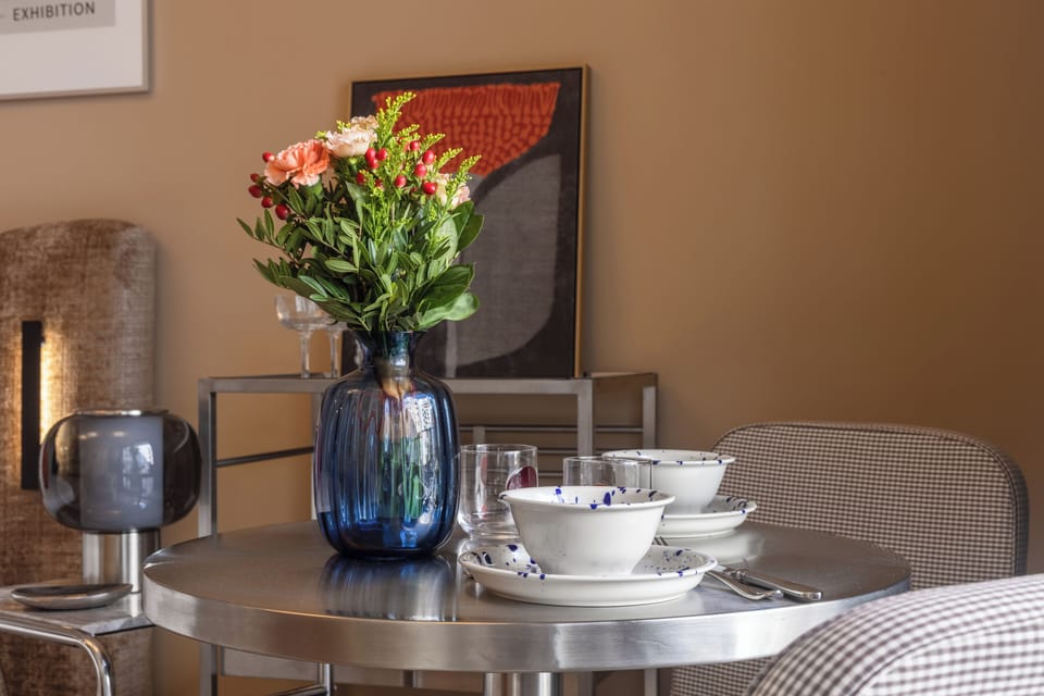 Premium Studio Suite, Balcony, Courtyard View | Dining