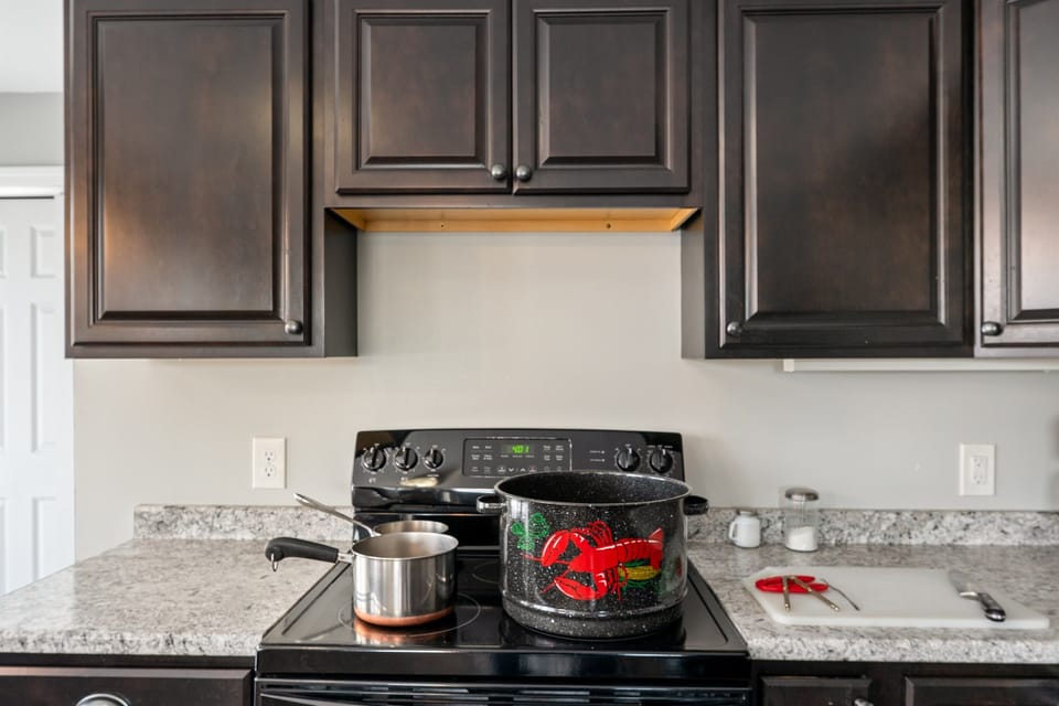 Fresh from the harbor to your table. We provide a full-sized lobster pot and crackers so you can enjoy an authentic Maine lobster bake from the comfort of your kitchen. Everything you need for a coastal feast on the "Quiet Side."