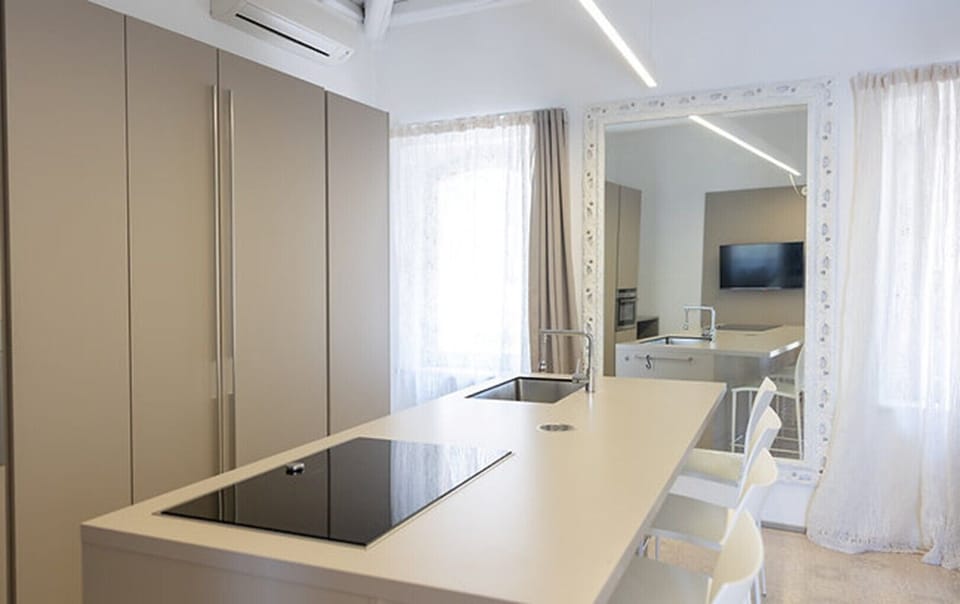 Penthouse with Panoramic Terrace overlooking the Sea | Private kitchen