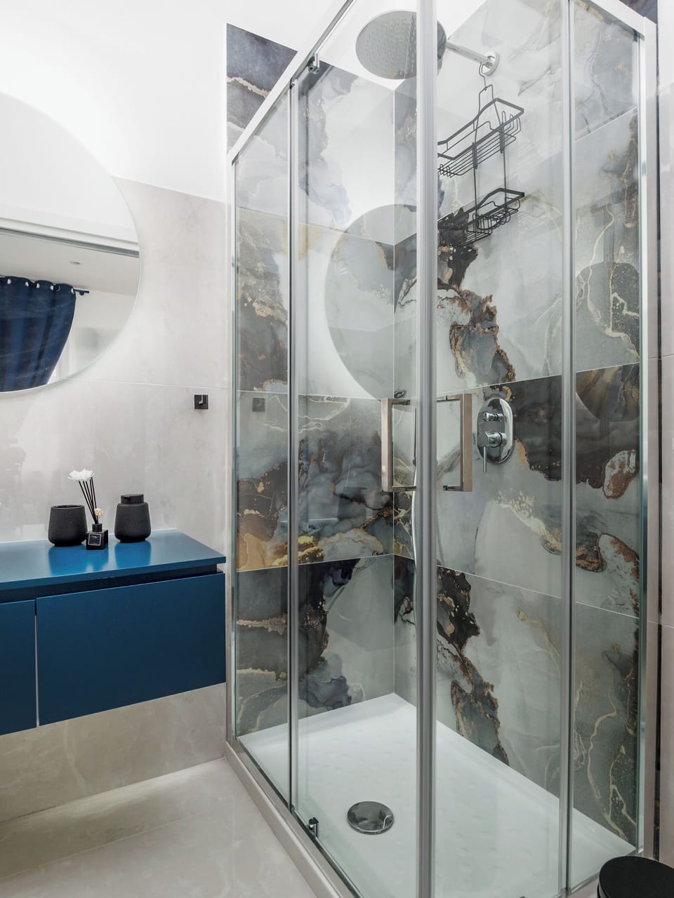 Design Double Room | Bathroom | Shower, hair dryer, towels, soap