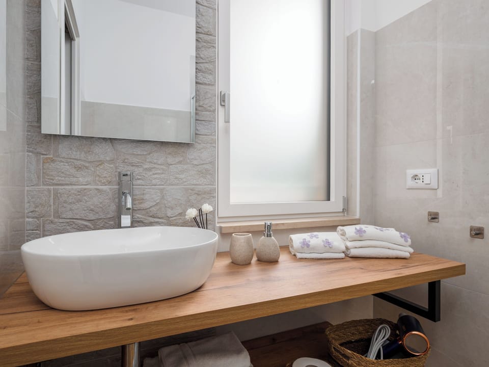 Deluxe Double Room, Balcony | Bathroom | Shower, hair dryer, towels, soap