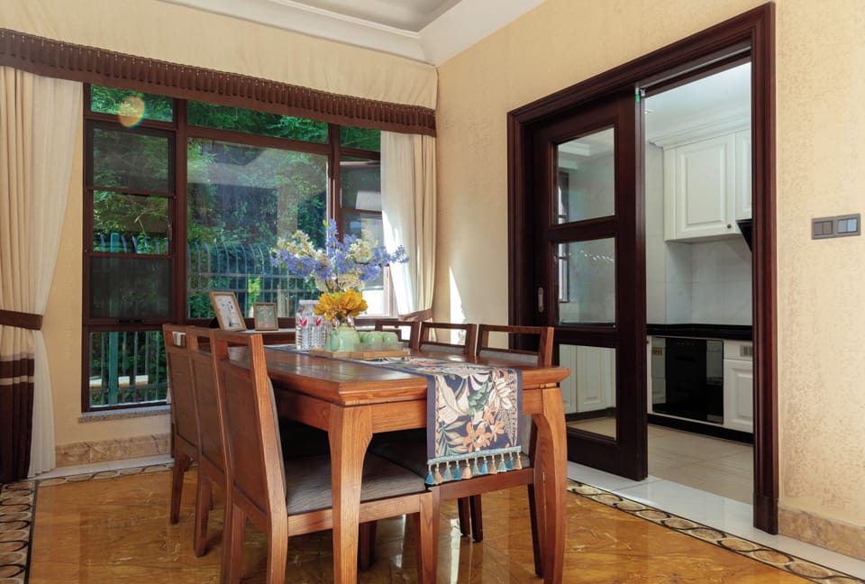 Deluxe Villa, Balcony, Courtyard View | Dining