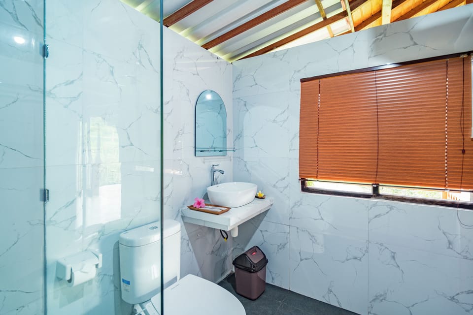 Deluxe Double Room, Garden View | Bathroom