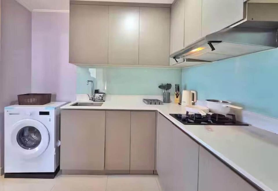 Apartment, 3 Bedrooms, City View | Private kitchen | Fridge, microwave, stovetop, cookware/dishes/utensils