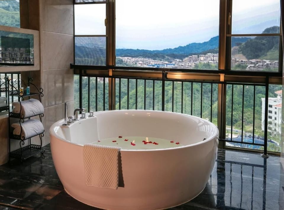 Superior Suite, Balcony, Mountain View | Bathroom | Bidet