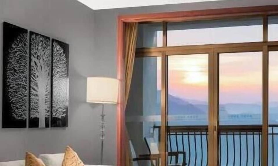 Premier Double Room, Balcony, Hill View | Soundproofing, WiFi (free)