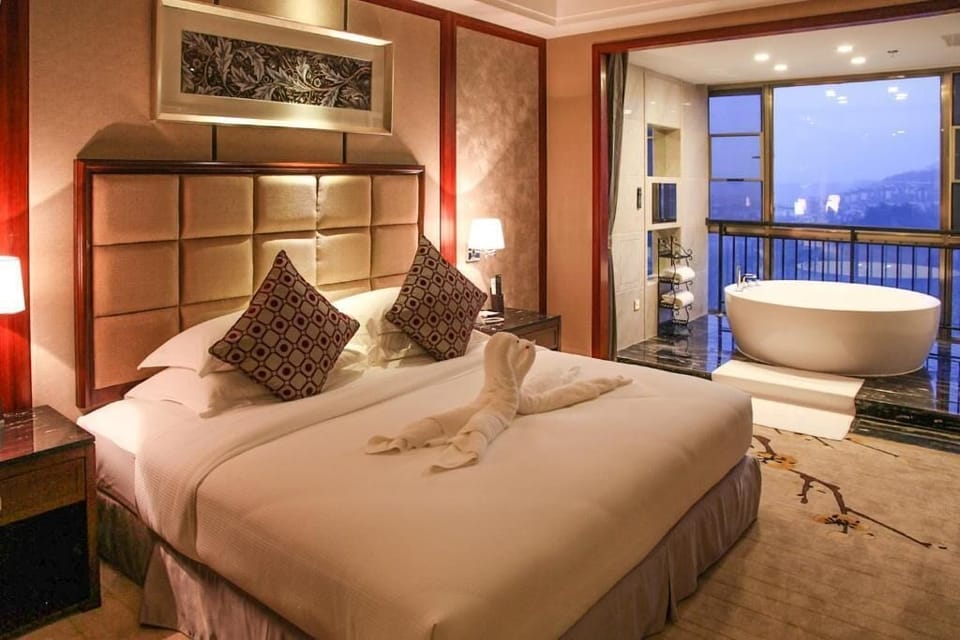 Superior Suite, Balcony, Mountain View | Soundproofing, WiFi (free)