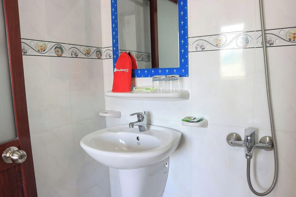 Shower, towels, soap, shampoo
