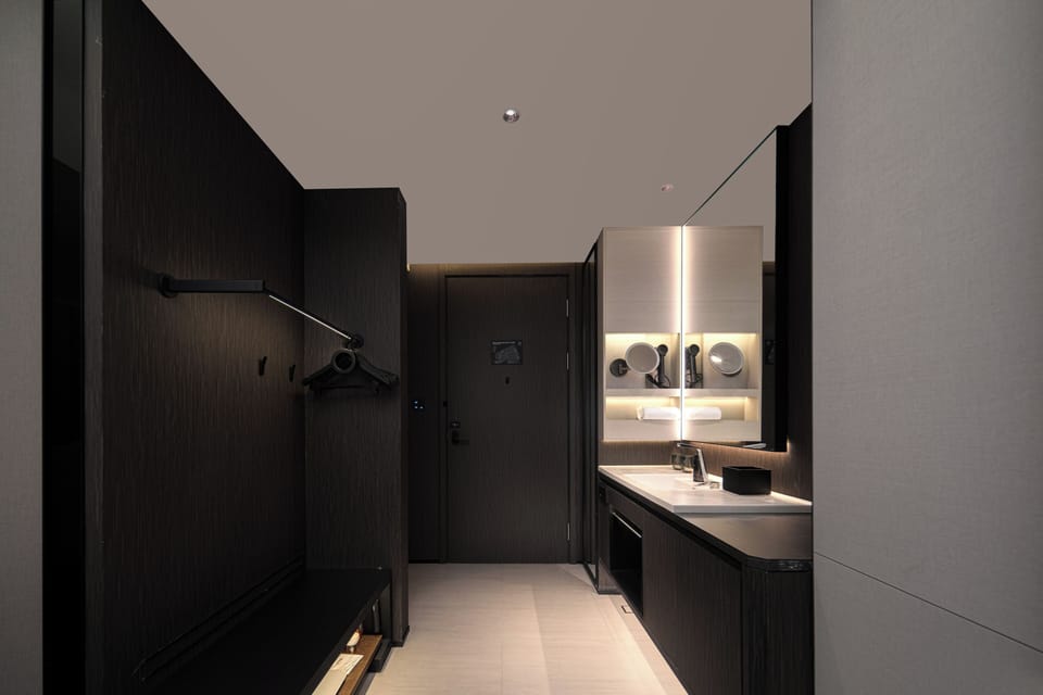 Shower, hair dryer, towels, shampoo