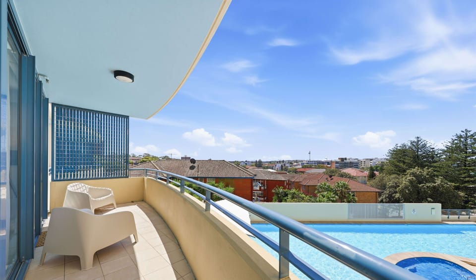 Balcony with outdoor seating