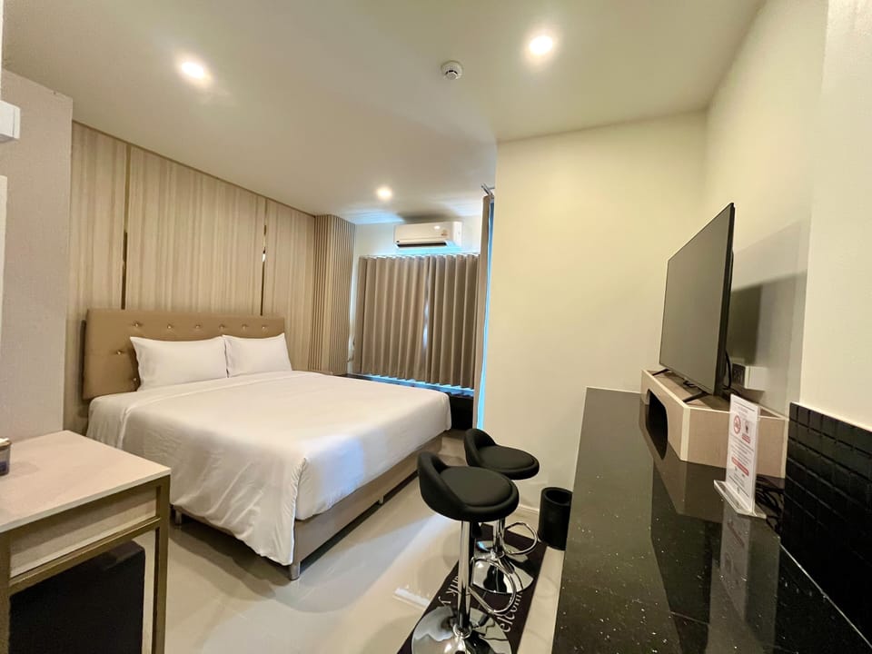 Deluxe Double Room | Free WiFi, bed sheets