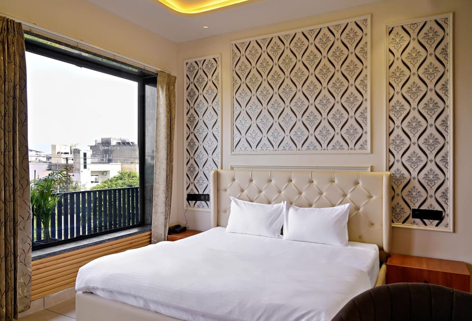 Superior Room | Desk, iron/ironing board, free WiFi