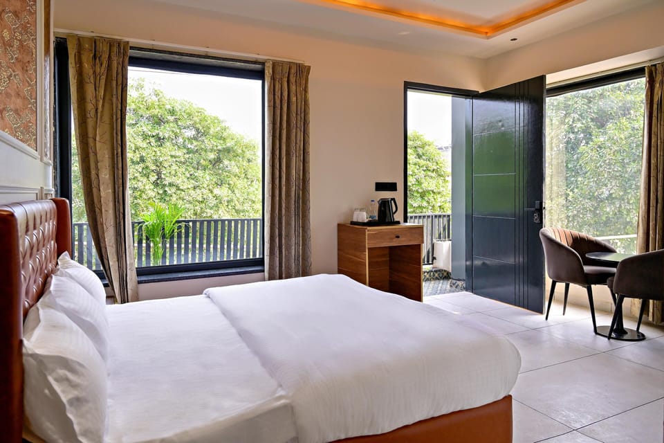 Superior Room | Desk, iron/ironing board, free WiFi