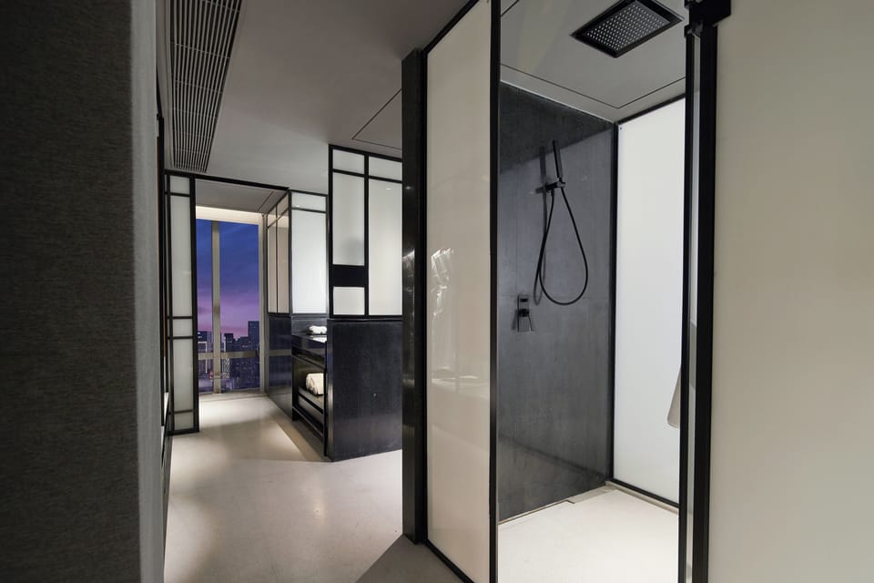 270° Panoramic City View Suite | Bathroom | Separate tub and shower, rainfall showerhead, free toiletries