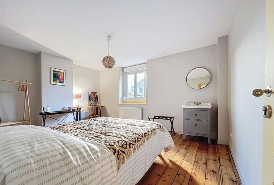 Double Room, City View | Desk, laptop workspace, free WiFi