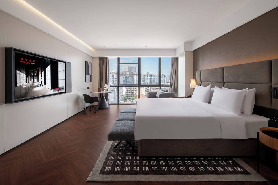 Executive Suite, City View | Down comforters, minibar (free items), desk, laptop workspace