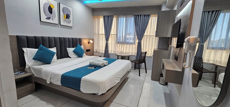 In-room safe, desk, laptop workspace, free WiFi