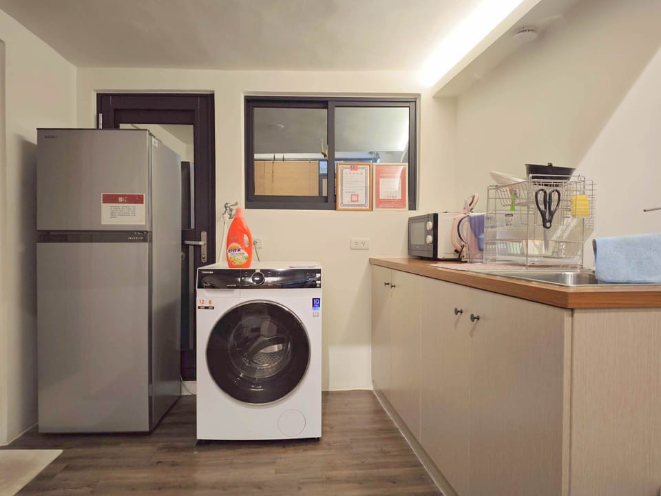 Fridge, microwave