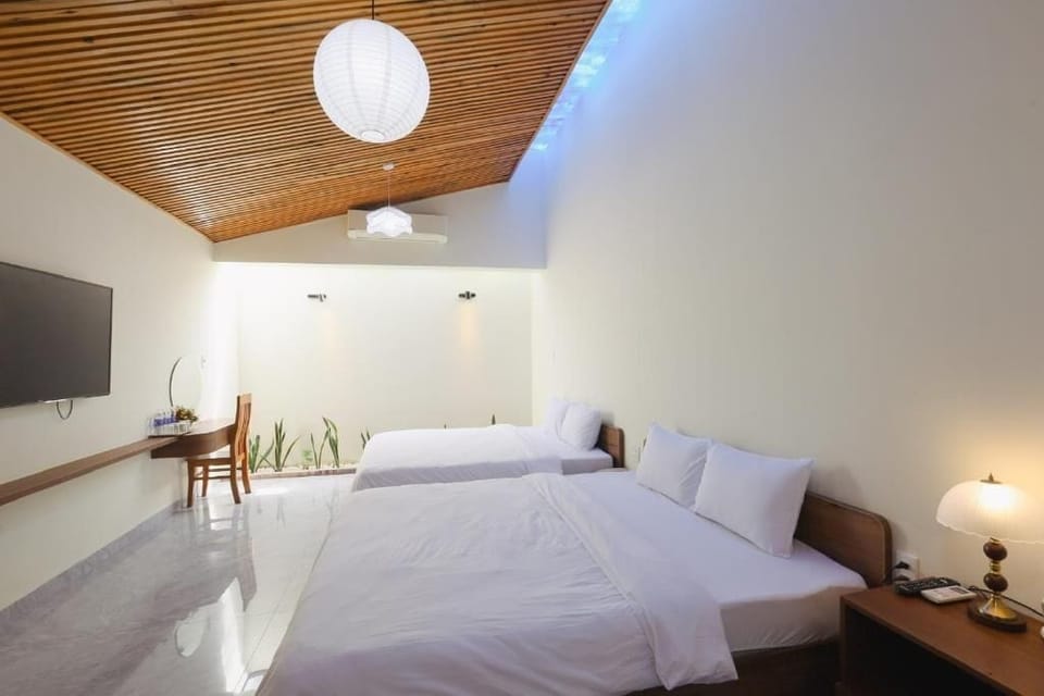 Deluxe Quadruple Room, Air conditioning | Iron/ironing board (on request), WiFi (free)