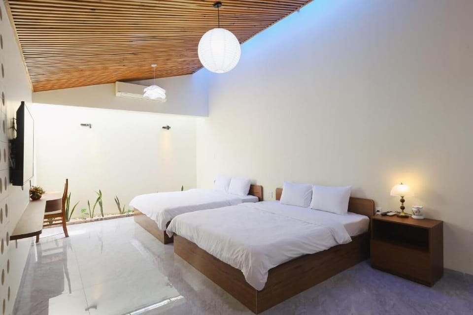 Deluxe Quadruple Room, Air conditioning | Iron/ironing board (on request), WiFi (free)
