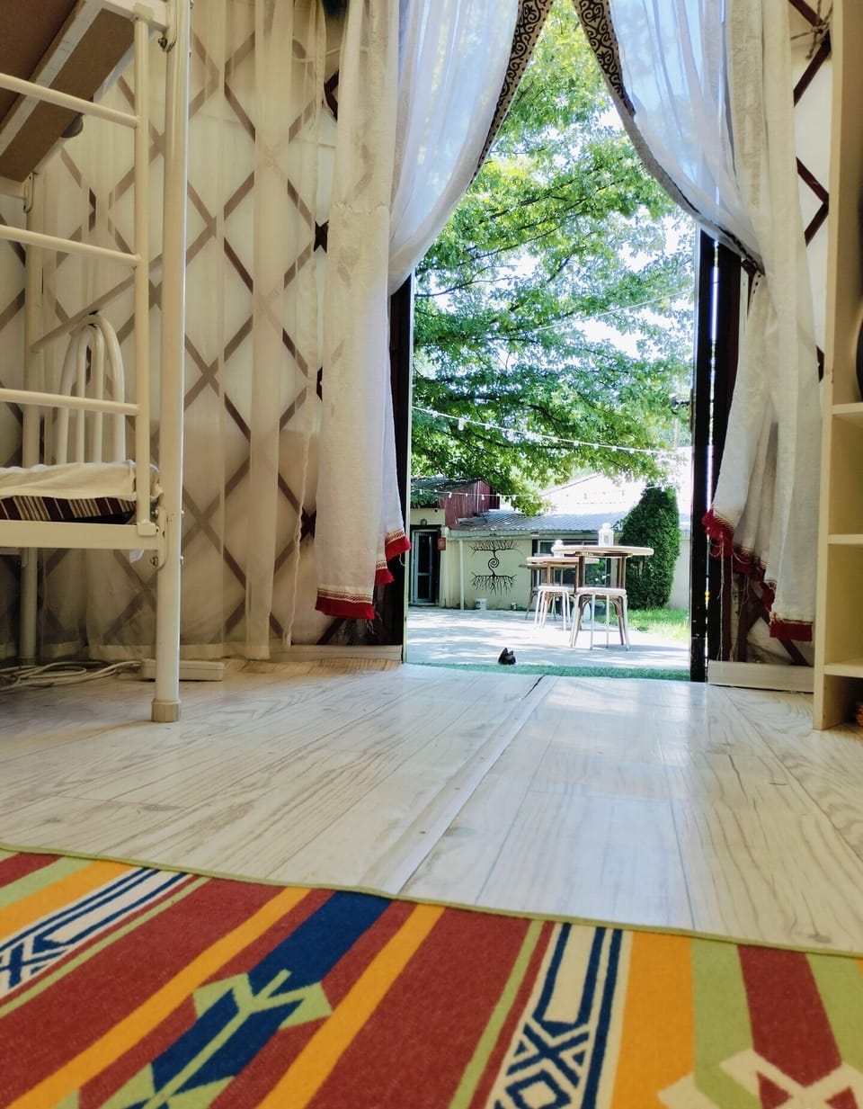 Traditional Yurt | Desk, soundproofing, iron/ironing board, free WiFi