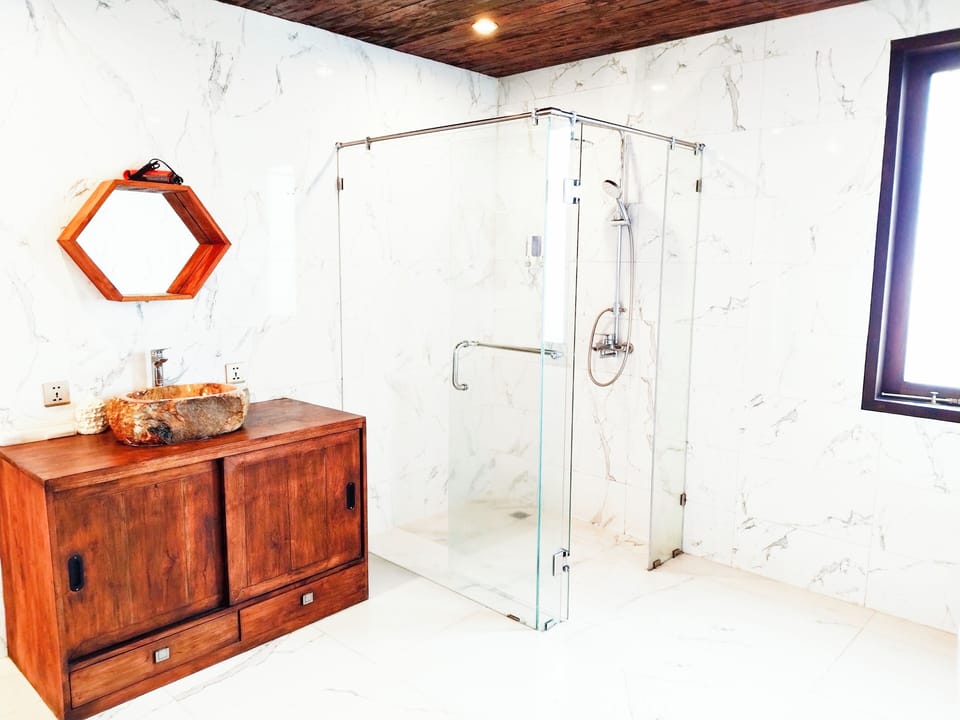 Suite Room Pool View | Bathroom | Free toiletries, hair dryer, towels, soap
