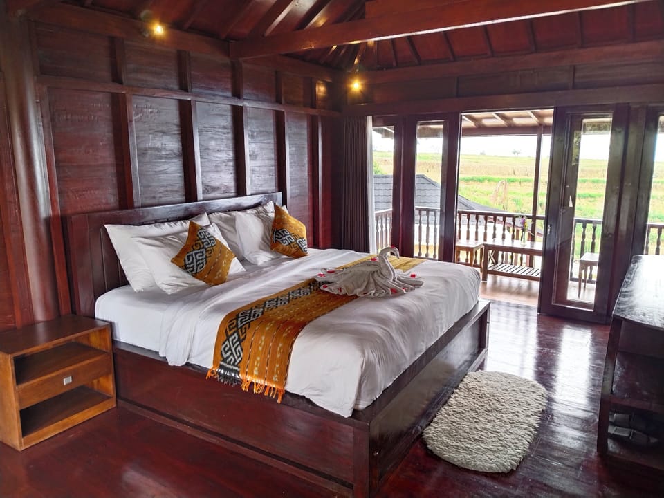 Double Room, 1 King Bed, Hill View | Free WiFi, bed sheets