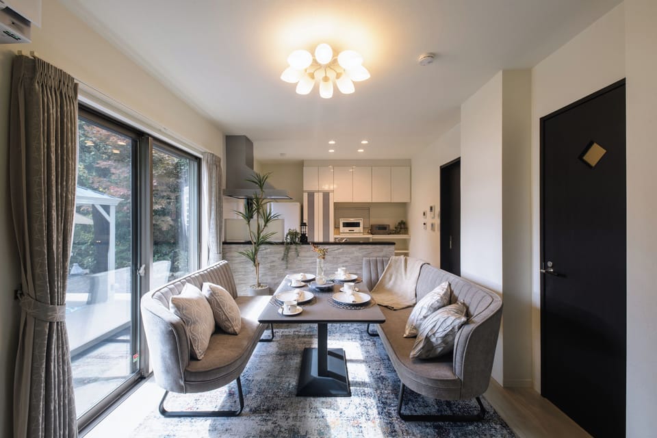 Villa, 3 Bedrooms, Courtyard View | In-room dining