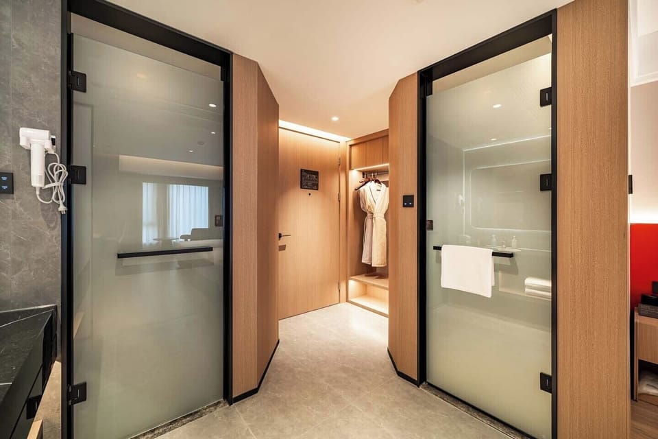 Business Twin Room | Blackout drapes, WiFi (free), bed sheets