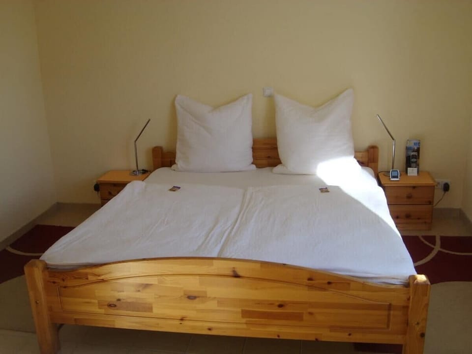 Classic Double Room | In-room safe, desk, iron/ironing board, free WiFi