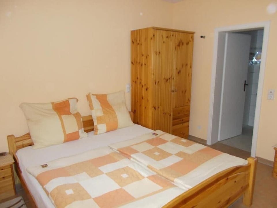 Classic Double Room | In-room safe, desk, iron/ironing board, free WiFi