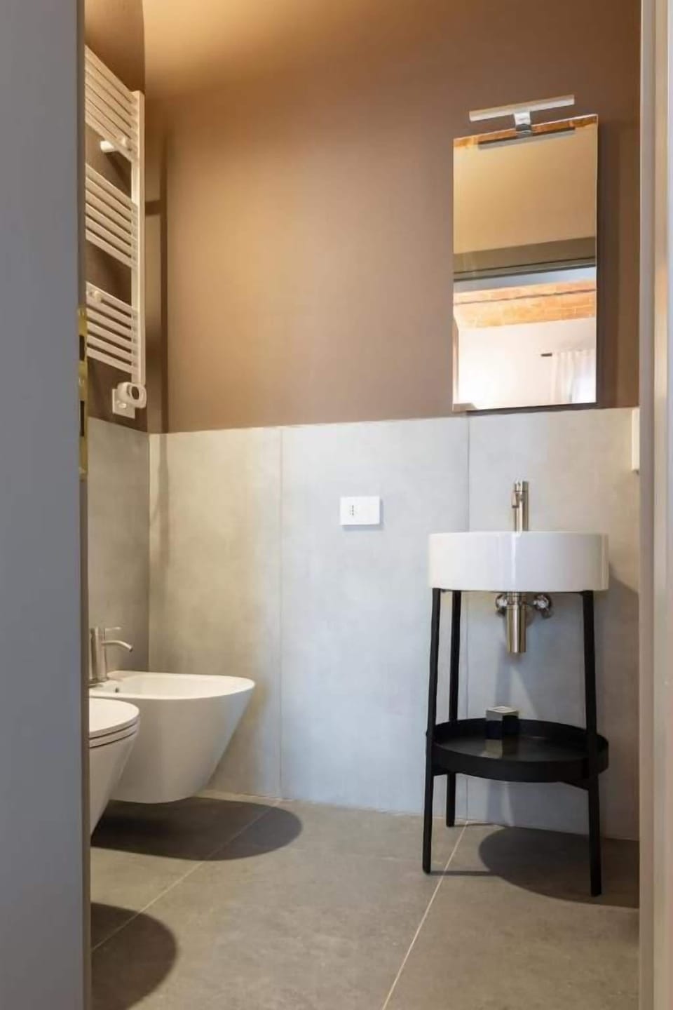 Shower, hair dryer, slippers, bidet