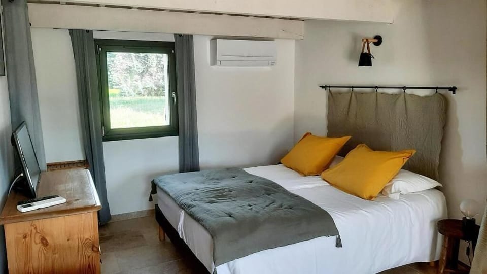 Deluxe Studio, Patio, Courtyard View