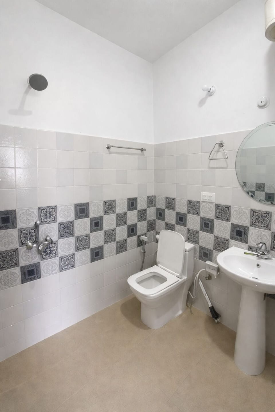 Deluxe Double Room, Balcony | Bathroom | Shower, rainfall showerhead, slippers, towels