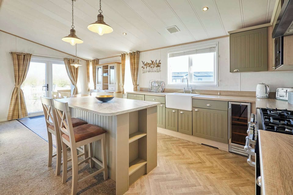 Hedgerow Lodge, Amotherby - Host & Stay