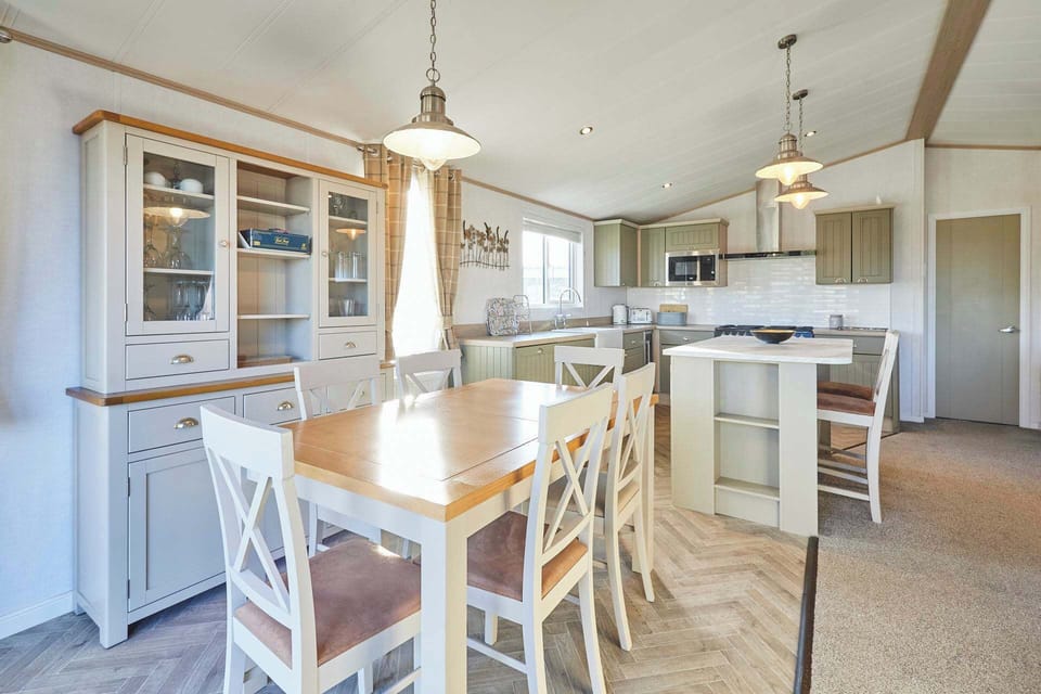 Hedgerow Lodge, Amotherby - Host & Stay