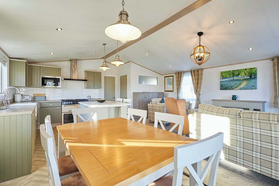 Hedgerow Lodge, Amotherby - Host & Stay