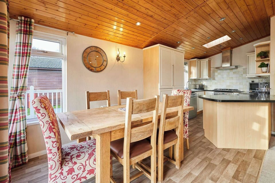 Crystal Lodge, Amotherby - Host & Stay