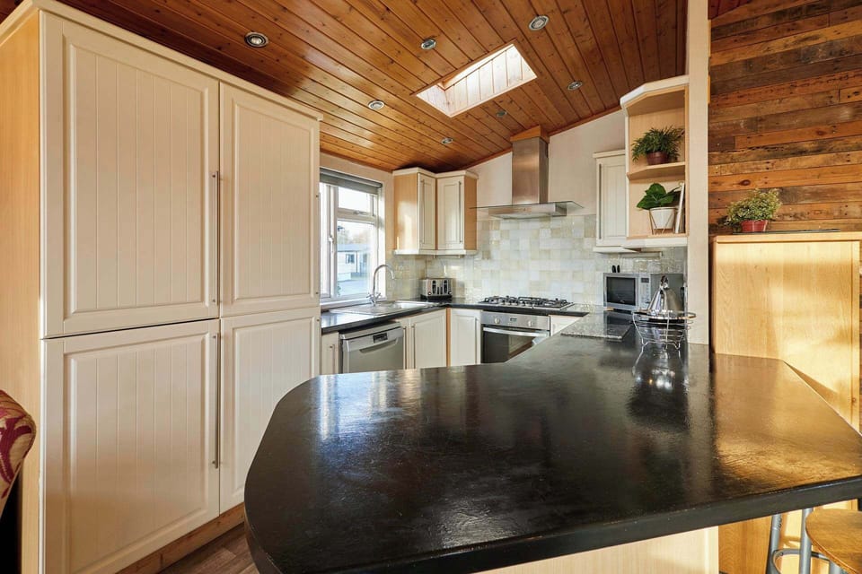 Crystal Lodge, Amotherby - Host & Stay
