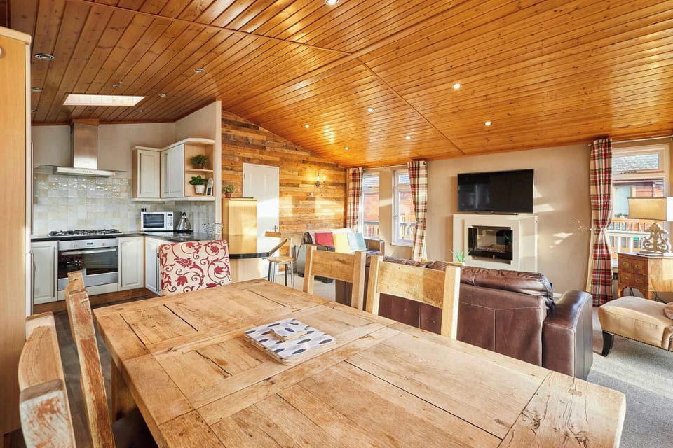 Crystal Lodge, Amotherby - Host & Stay