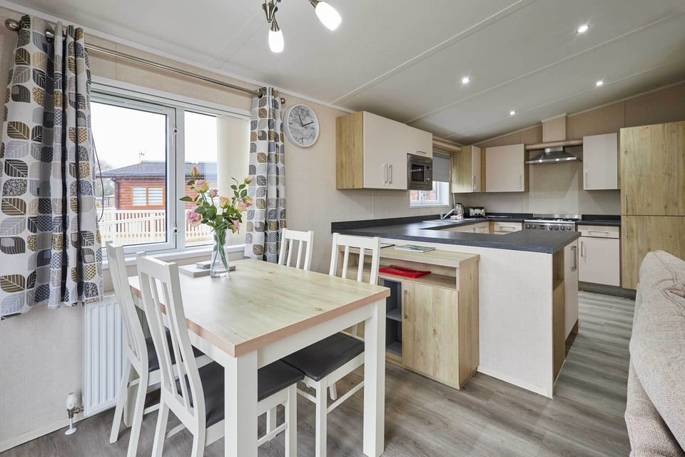 Rowan Lodge, Amotherby- Host & Stay 