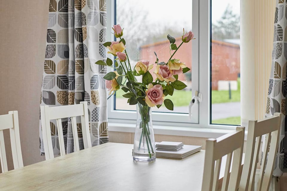 Rowan Lodge, Amotherby- Host & Stay 