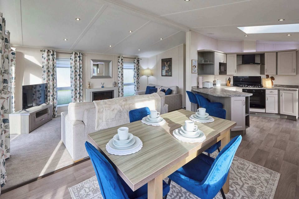 Oakmont Lodge 4, Waplington- Host & Stay