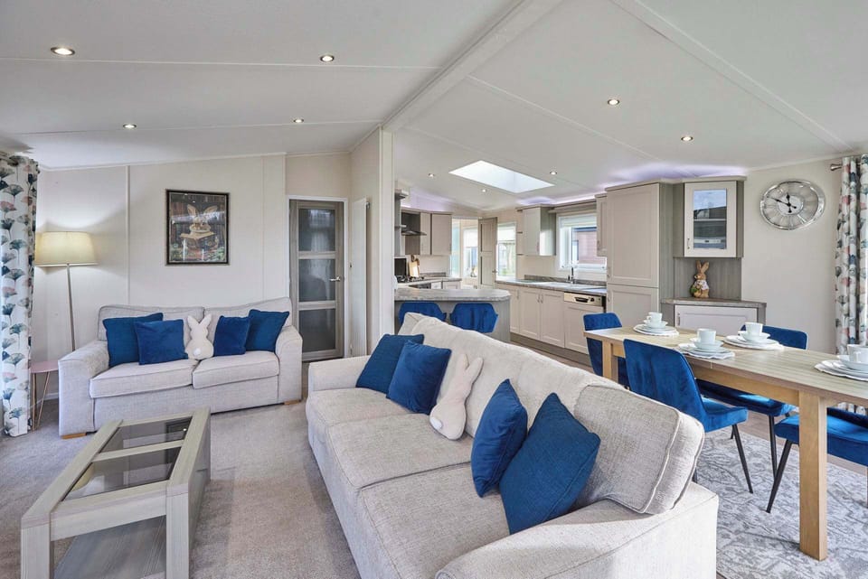 Oakmont Lodge 4, Waplington- Host & Stay