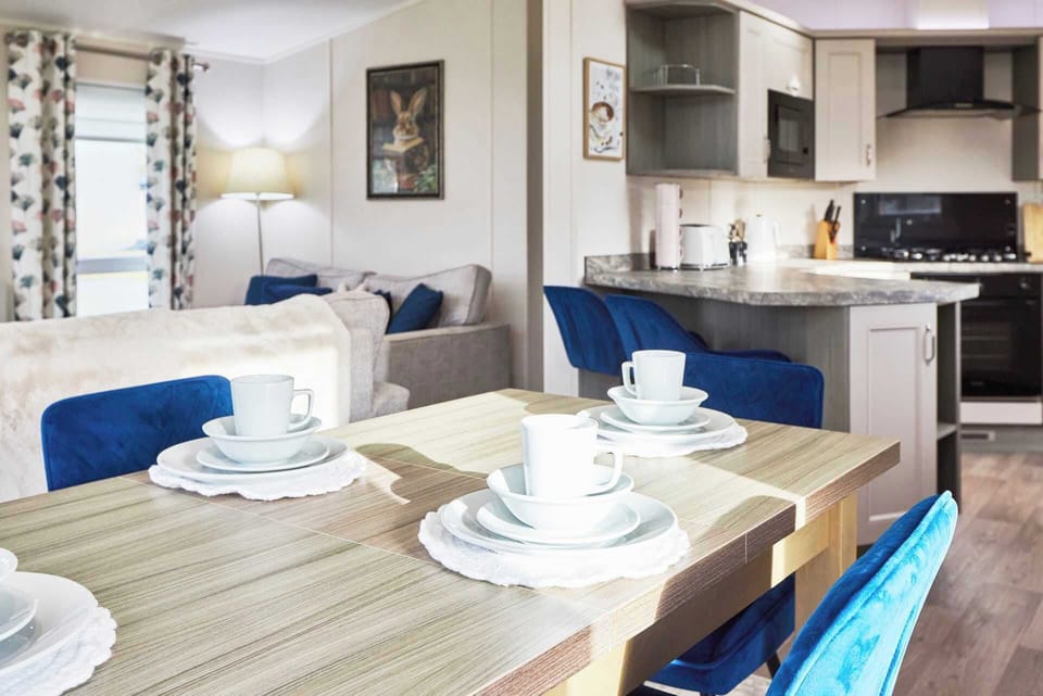 Oakmont Lodge 4, Waplington- Host & Stay