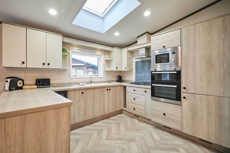 Malton Pines Lodge, Amotherby- Host & Stay 