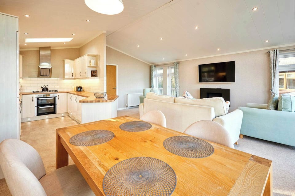 Deneb Lodge, Amotherby - Host & Stay